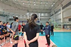 开云体育直播-新教练指挥备受赞誉，球队备战拭目以待