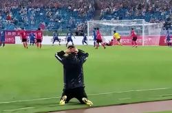 开云体育平台APP-裁判失误成争议焦点，球员合力绝杀对手的简单介绍