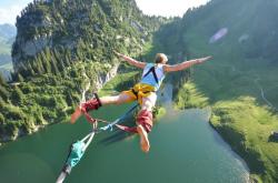 开云体育登录-爵士绝杀马刺，锡安数据全面爆炸，新王当立还是昙花一现？