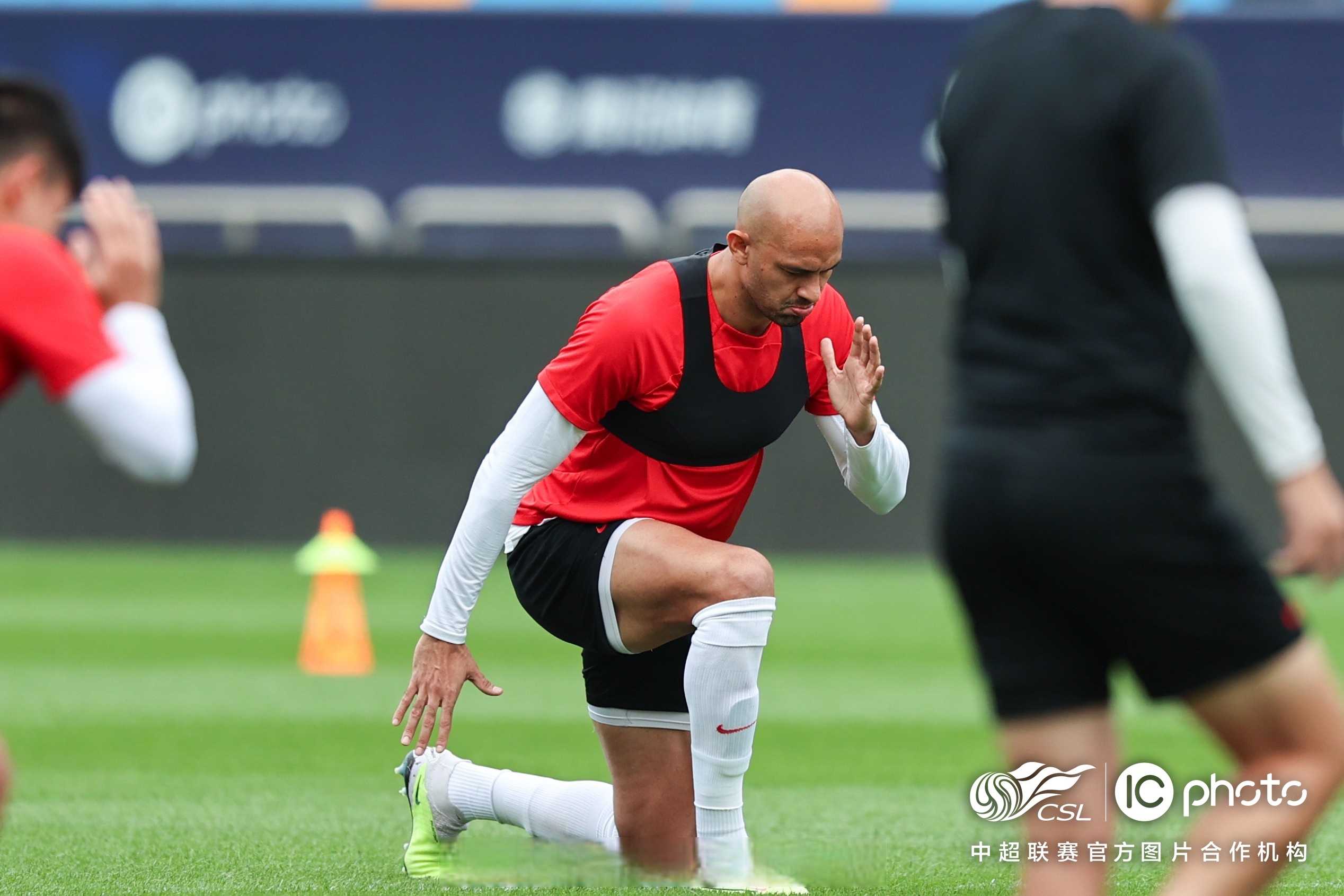 主教练沉稳指挥,率队取得胜利 主教练沉稳指挥,率队取得胜利