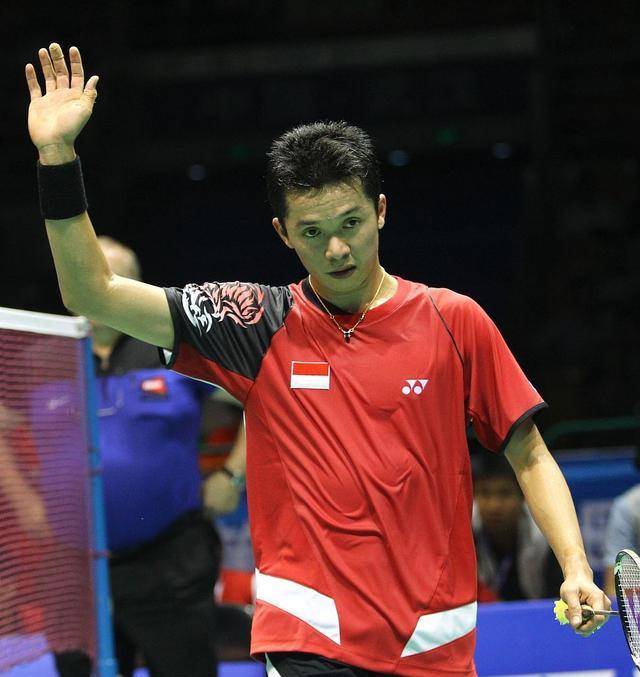 关于中国羽毛球队翻盘英格兰羽毛球队，陶菲克完成帽子戏法的信息