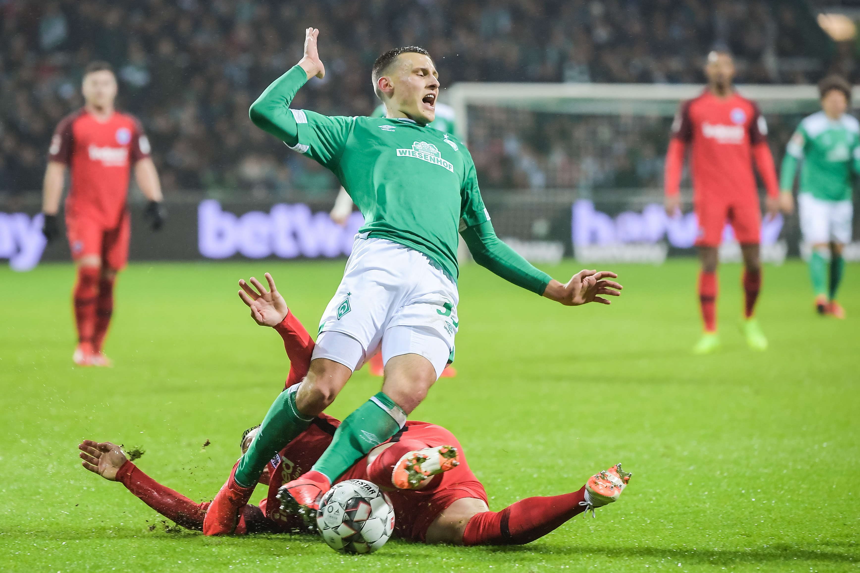 包含法兰克福客场大胜不莱梅,升至积分榜前列的词条 包含法兰克福客场大胜不莱梅,升至积分榜前列的词条