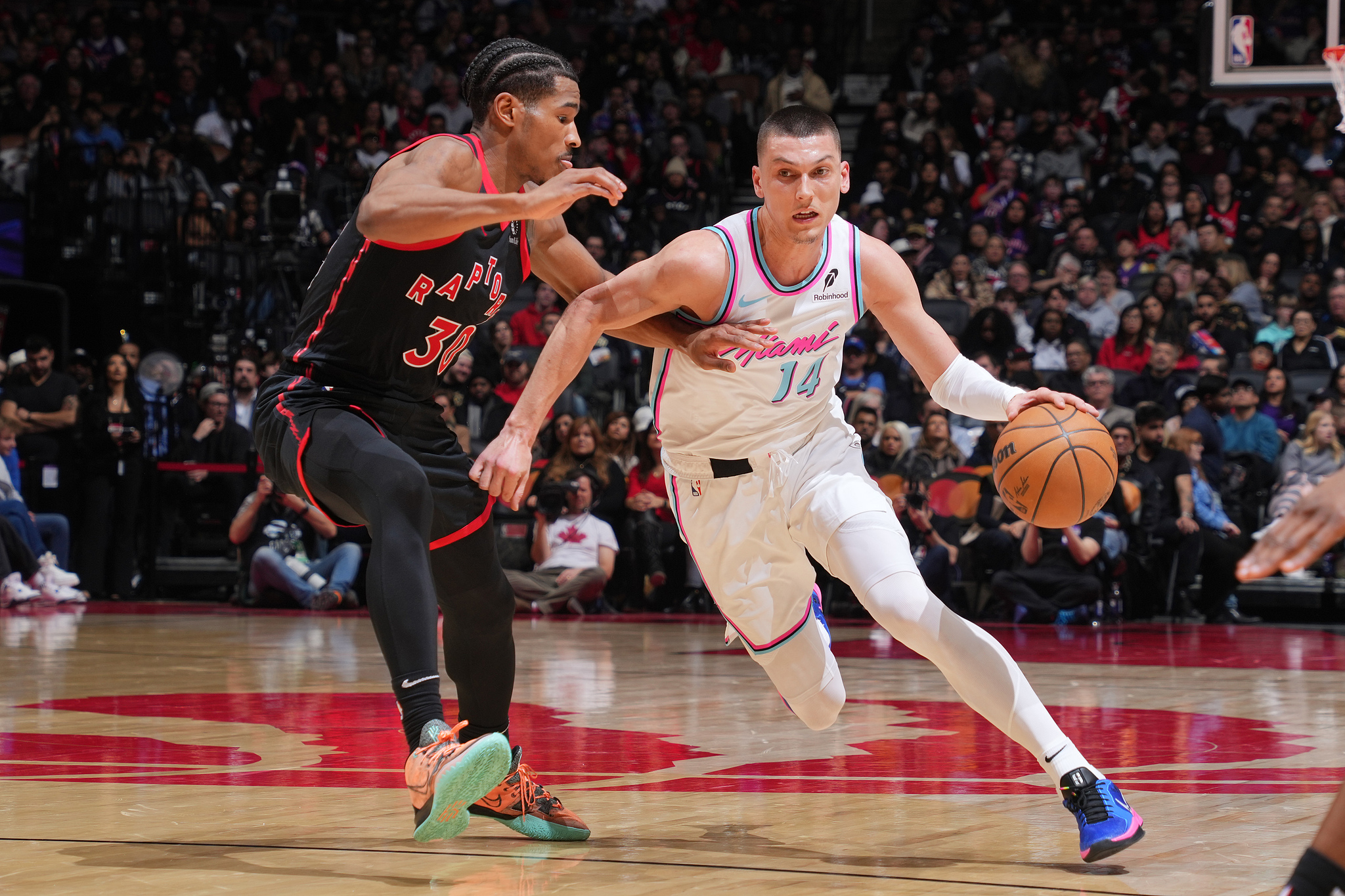 包含猛龙鏖战湖人，加里纳利关键制胜的词条