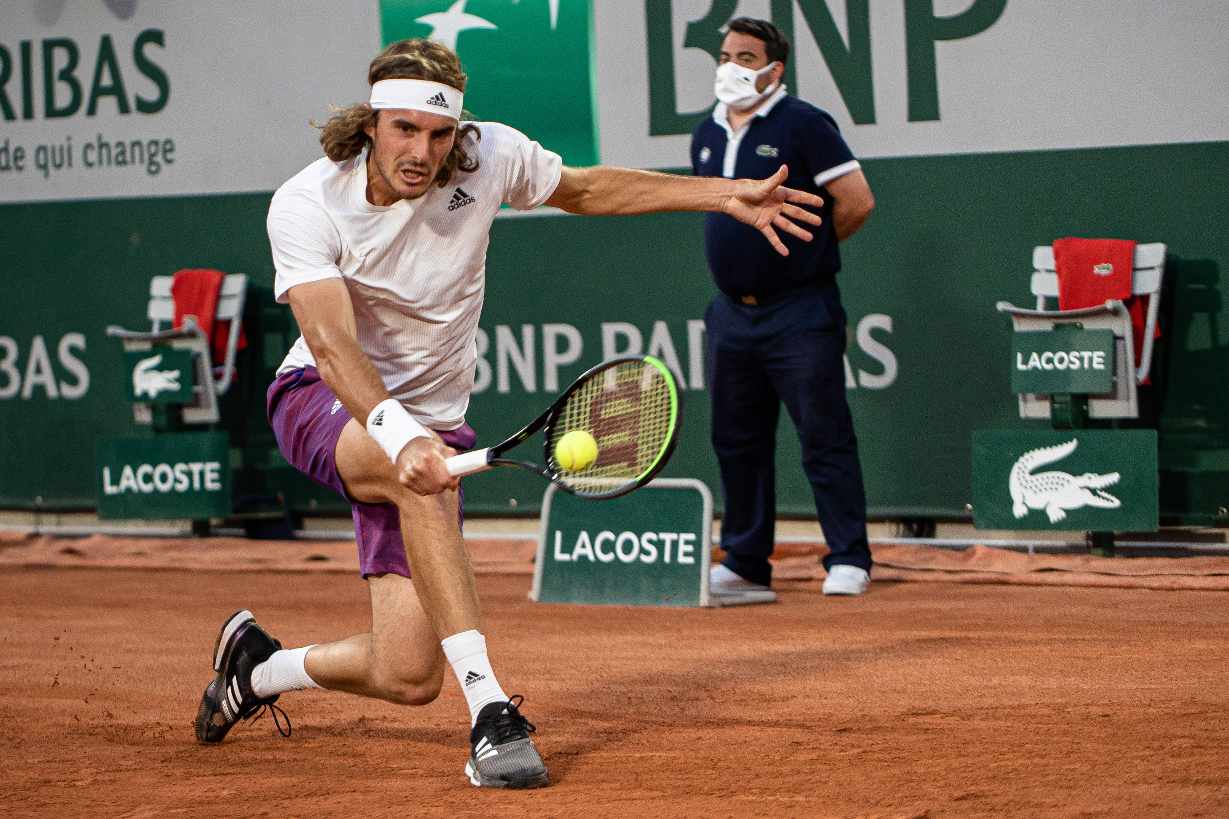 西班牙网球队翻盘英国网球队，西西帕斯关键制胜的简单介绍