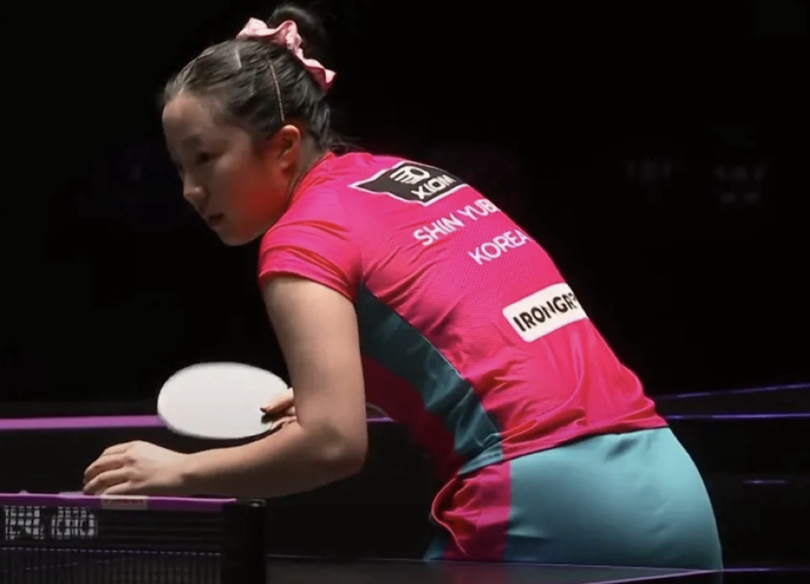 关于裁判尺度受争议：比赛中众说纷纭，胶着比分难分胜负的信息