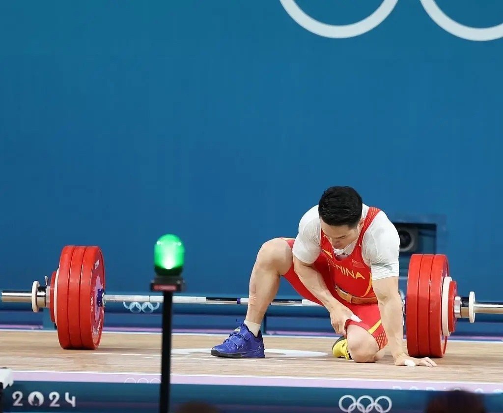 运动员在比赛中展现出的顽强斗志