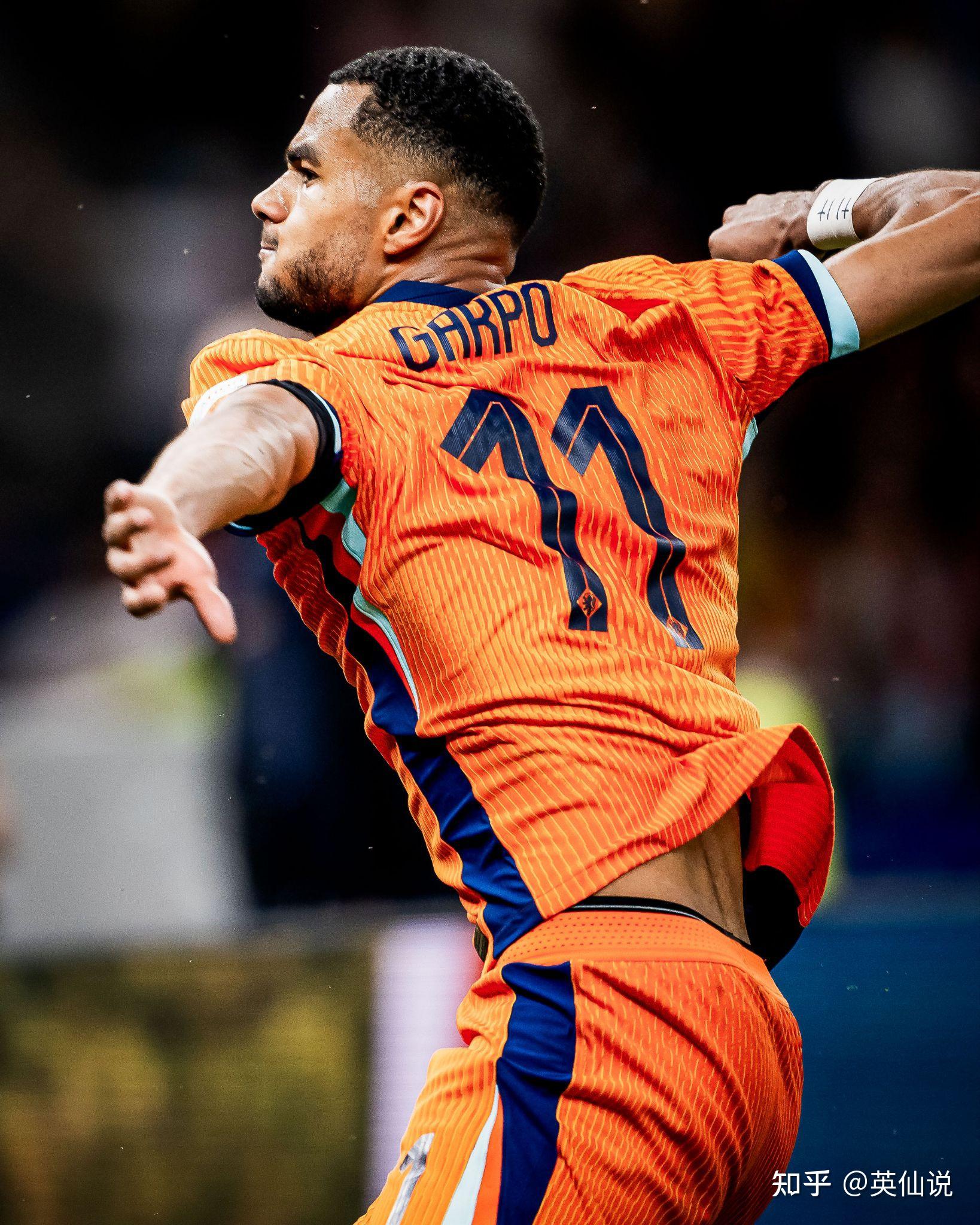 包含英格兰客场力克土耳其，晋级下一轮的词条