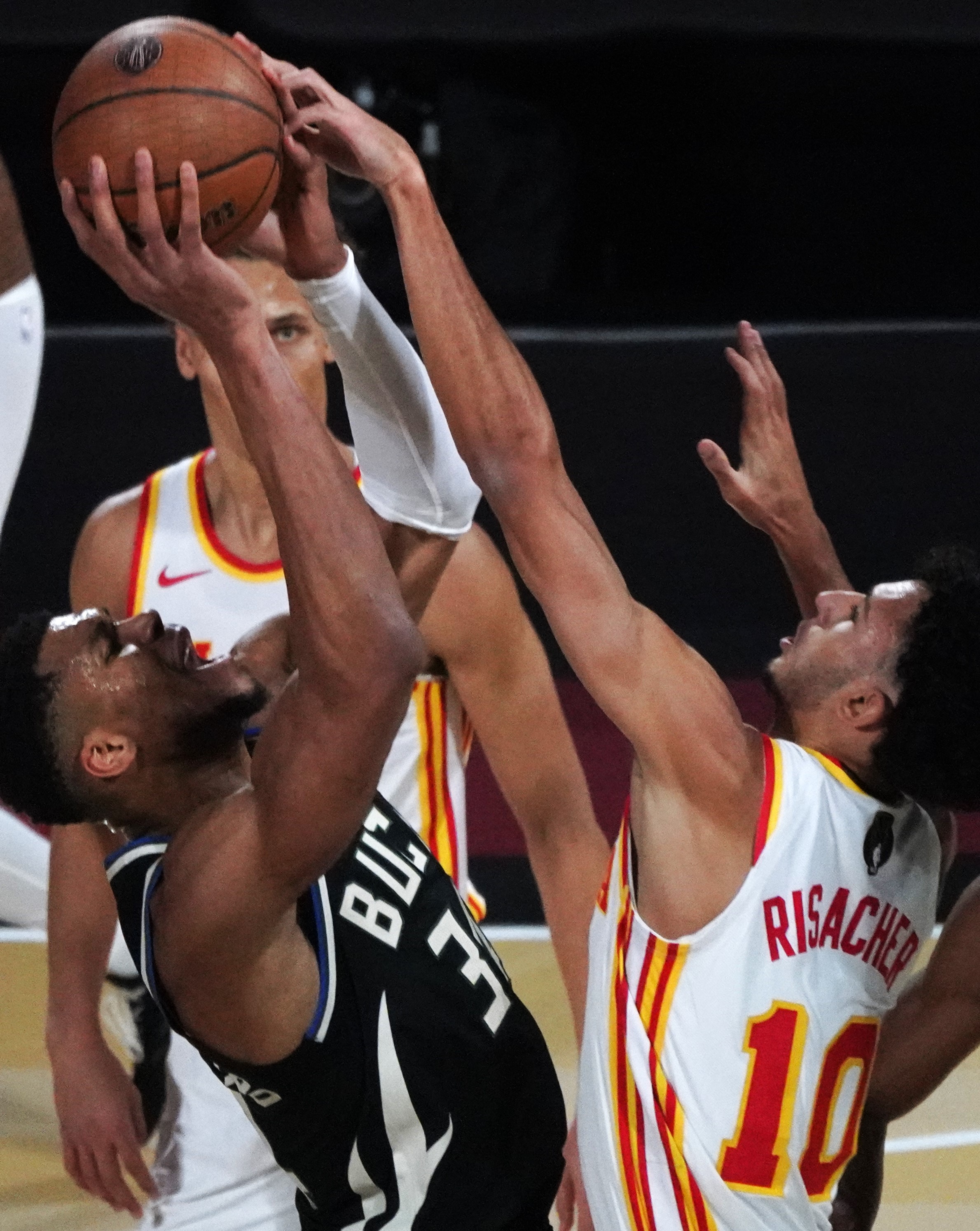 关于雄鹿队以惊人的速度晋级东部决赛的信息