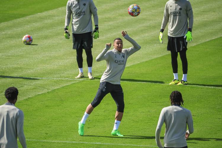 关于格莱特宣布转会巴黎圣日耳曼，助力球队争夺法甲冠军的信息