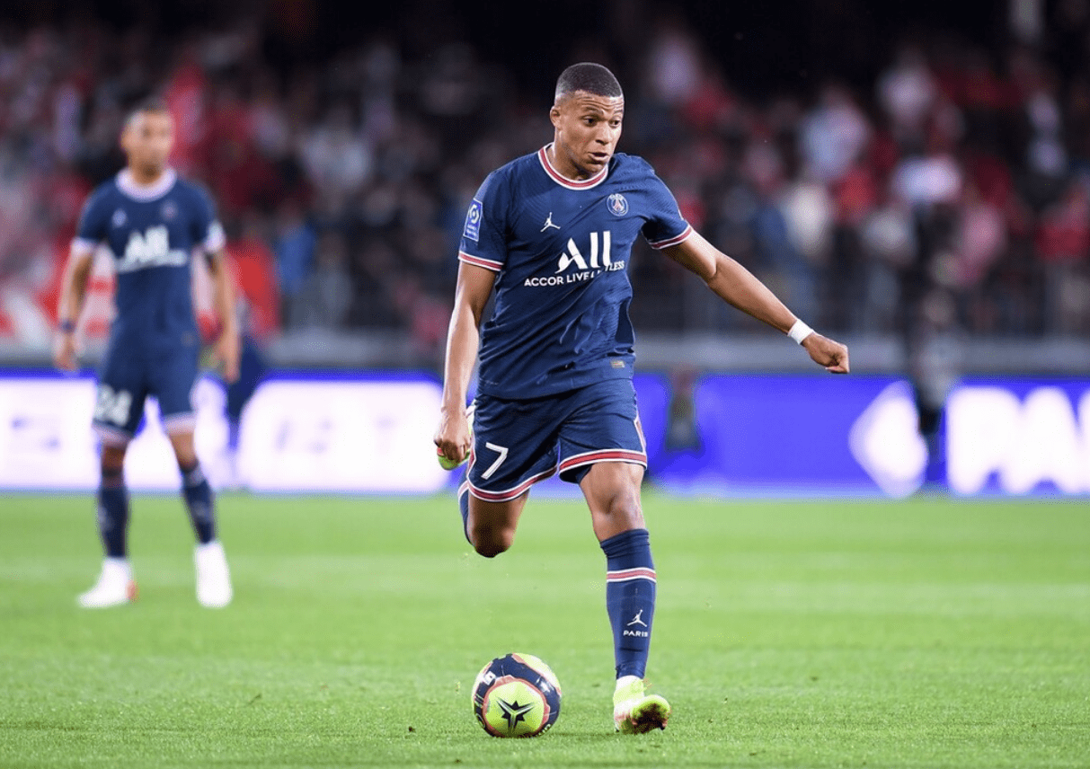 关于圣日耳曼队揭开三连胜纪录，欲夺冠军的信息