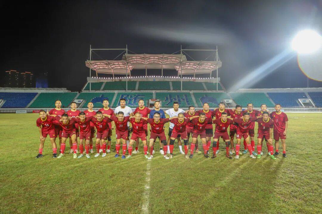 豪门再度对垒:国内足球联赛激烈角逐的简单介绍 豪门再度对垒:国内足球联赛激烈角逐的简单介绍