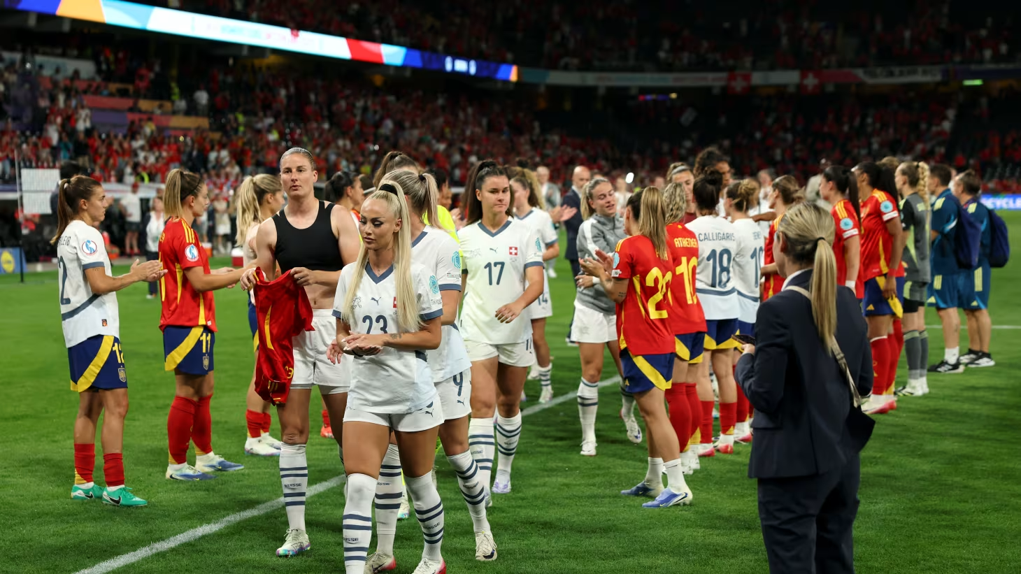 足球女子半决赛瑞士队战胜澳大利亚队