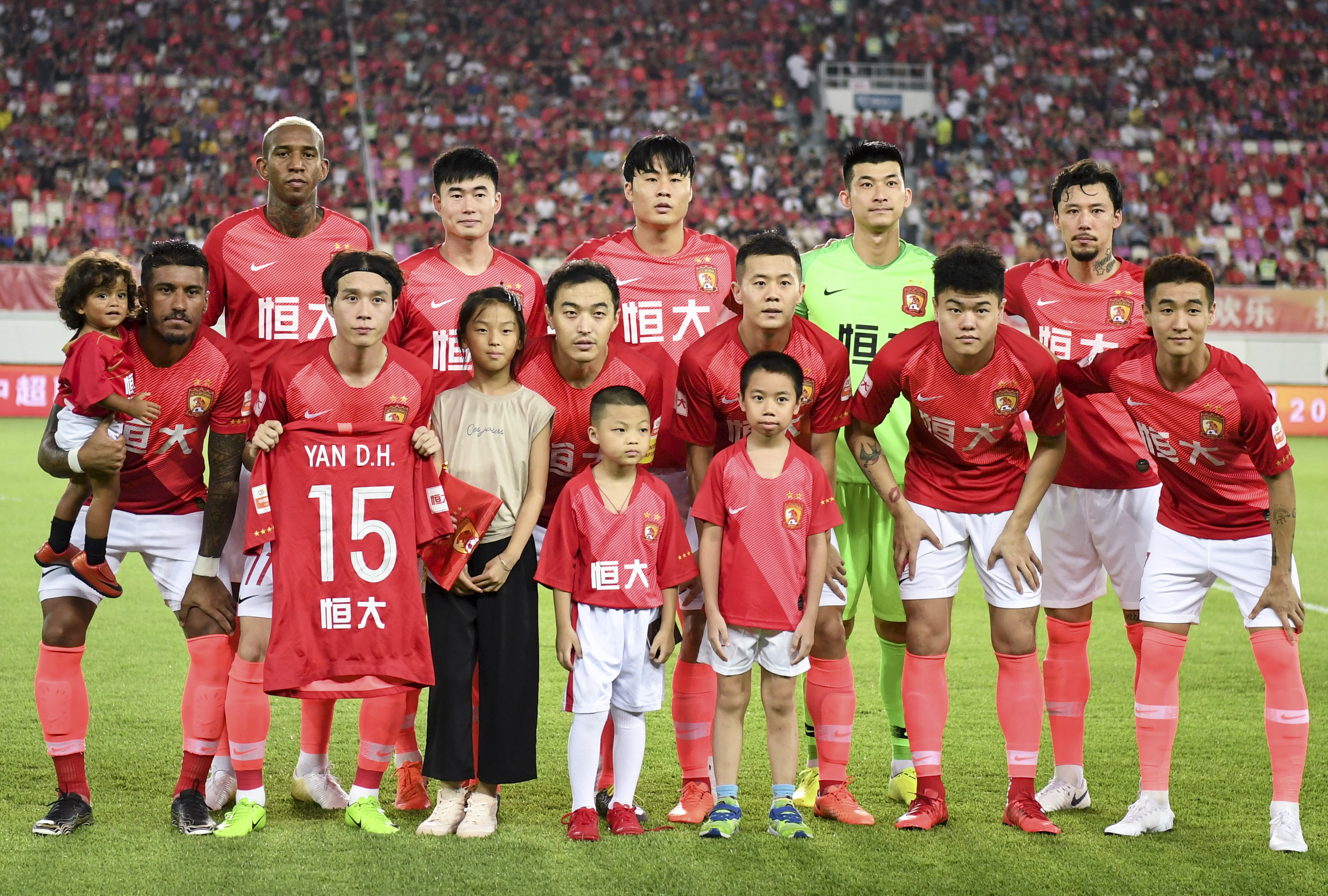 重庆斯威逼平广州恒大，双方战平收场的简单介绍