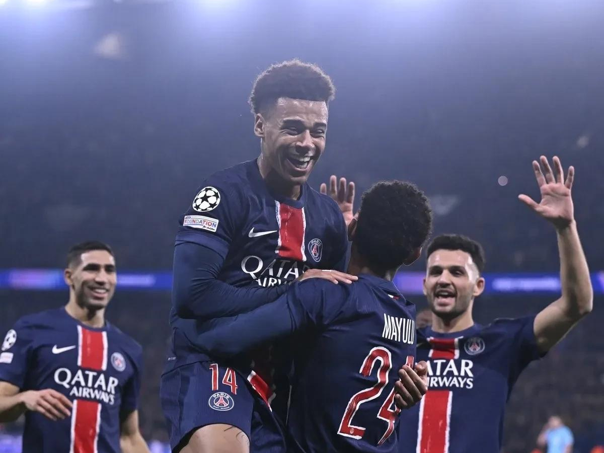 巴黎圣日尔曼欧冠主场失利，需重整阵容