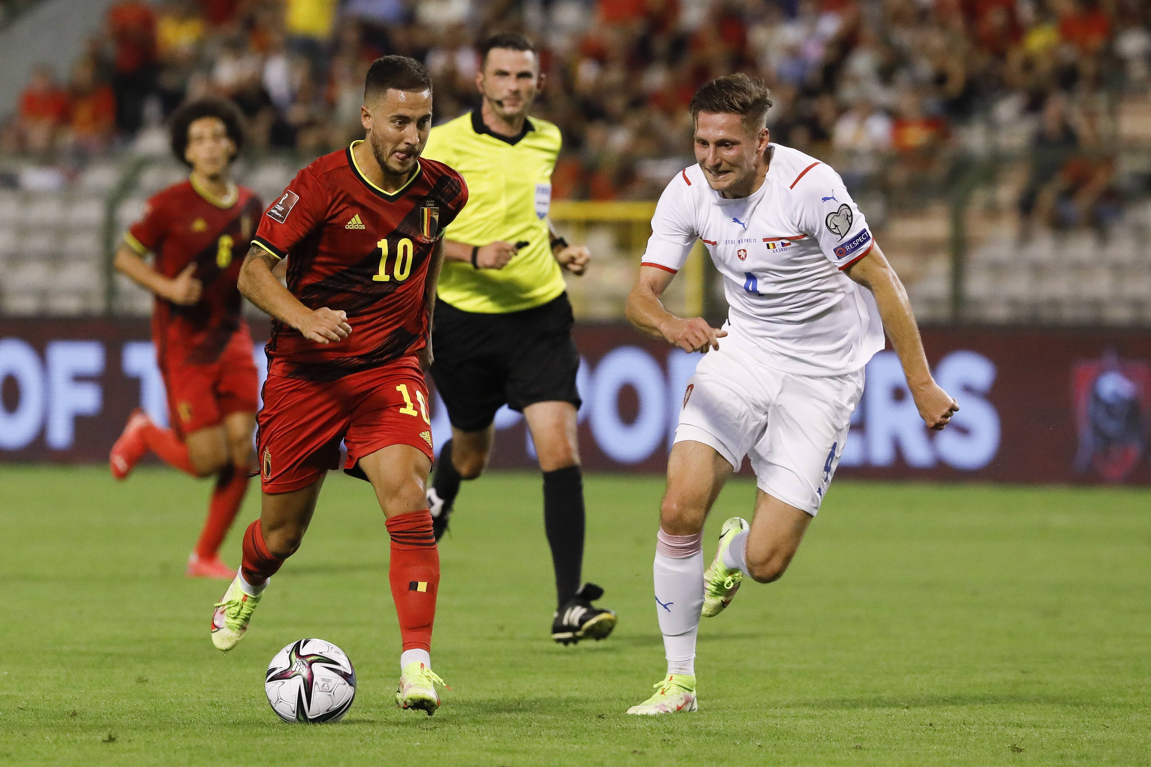 意大利球队在关键比赛中获得胜利