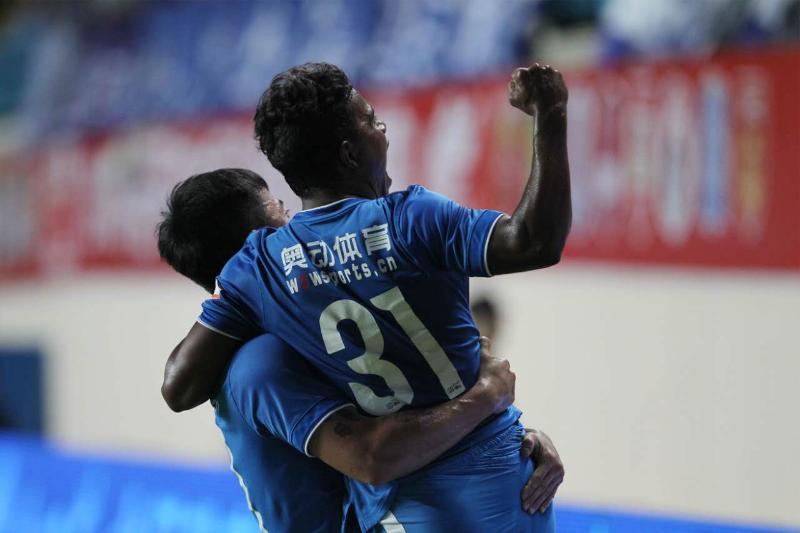 包含深圳佳兆业客场憾平上海上港，表现不俗的词条