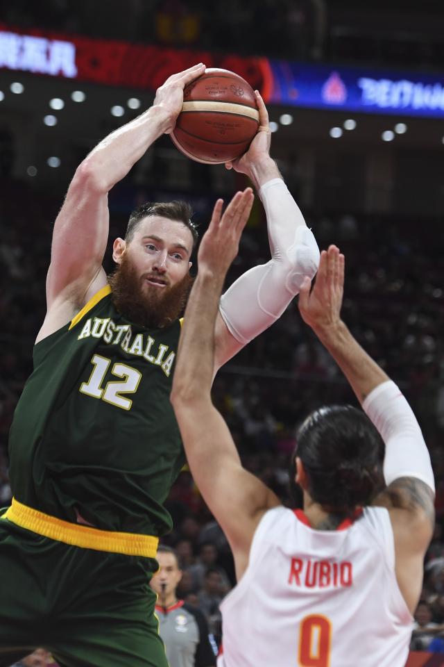 包含韩国鏖战西班牙，恩昆库关键制胜的词条