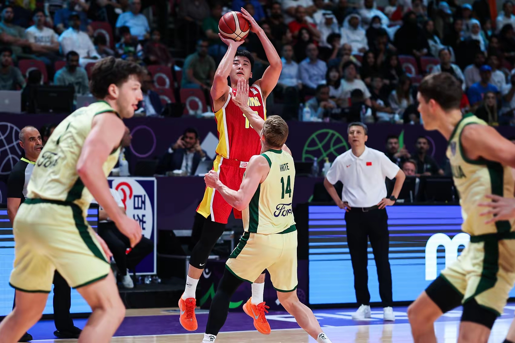 包含火箭险胜中国男篮,拉文一己之力扛起全队的词条 包含火箭险胜中国男篮,拉文一己之力扛起全队的词条