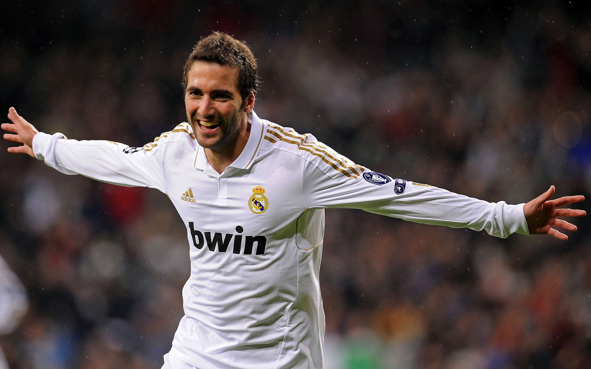 英超争冠焦点战与深圳队强势晋级，体育精神的多元绽放