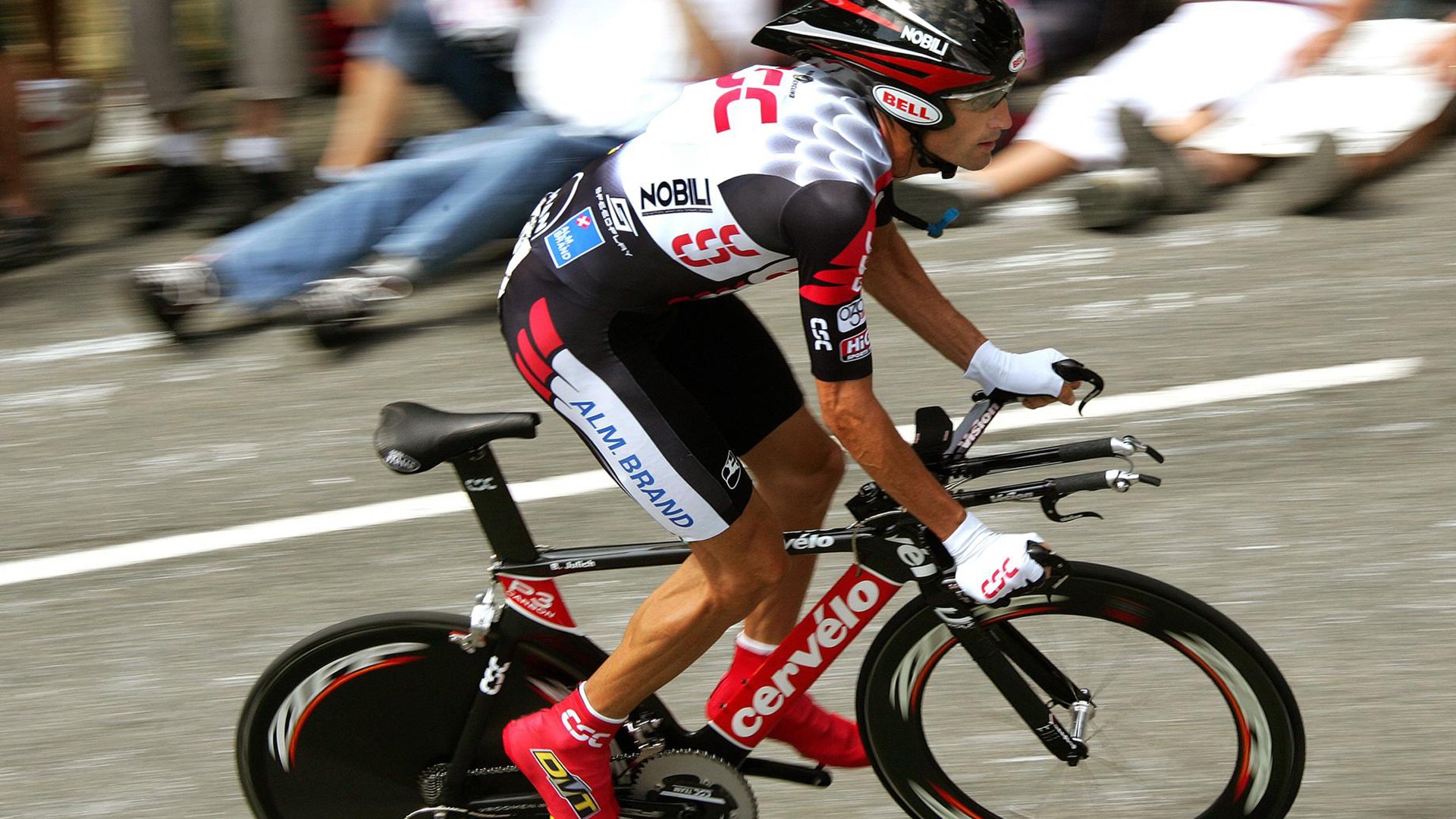 绿茵烽火与天山雪豹，当西甲德比遇见新疆篮球的坚韧