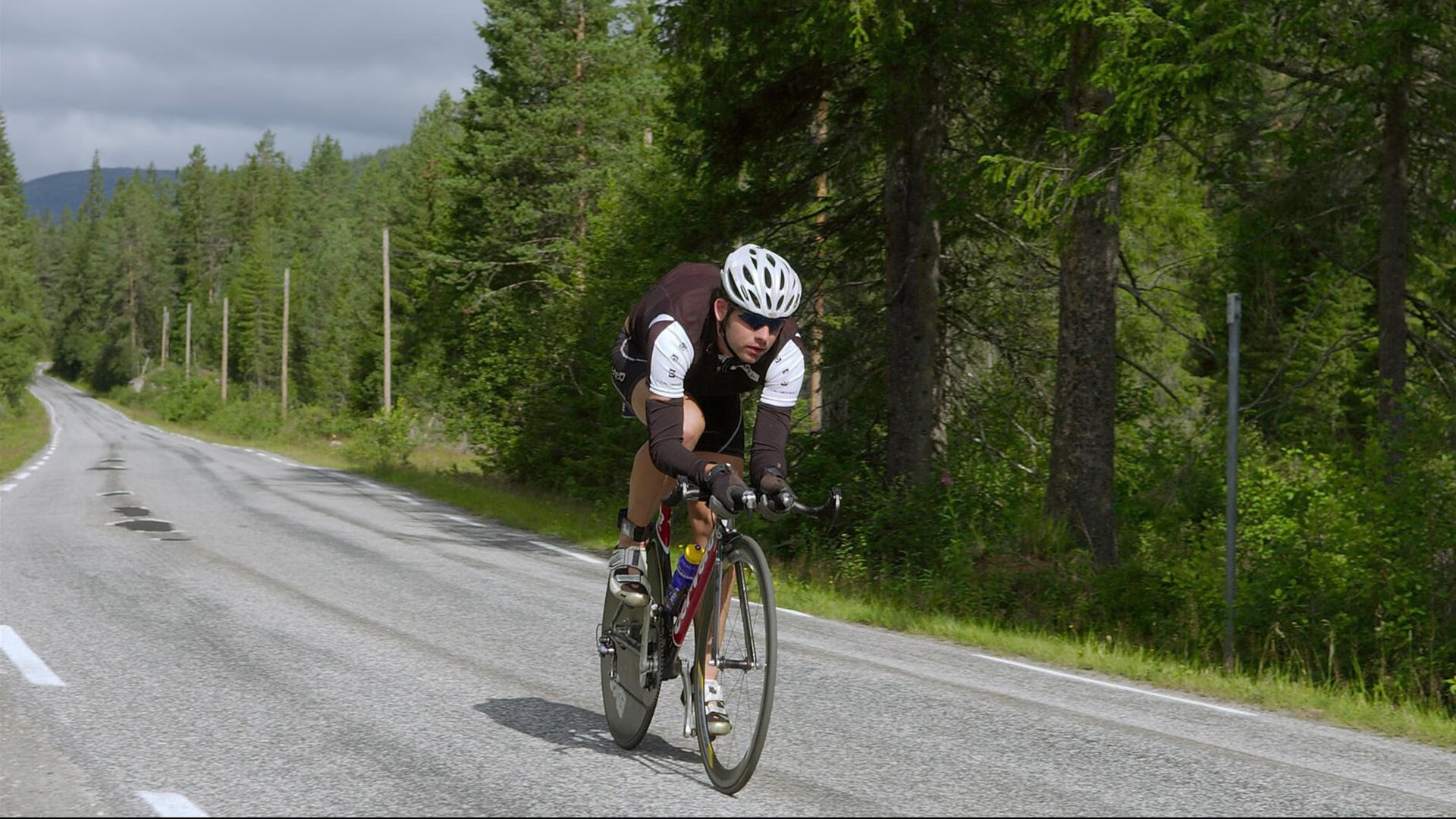 绿茵与球台的双重奏,葡萄牙鏖战波兰之夜,许昕刷新纪录的乒乓传奇